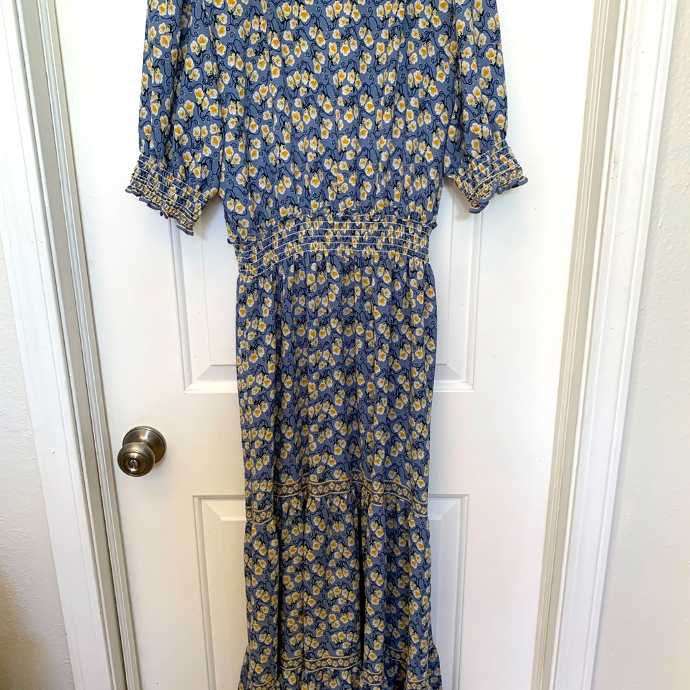 Pretty a spring summer or with jacket/sweater even for Fall.